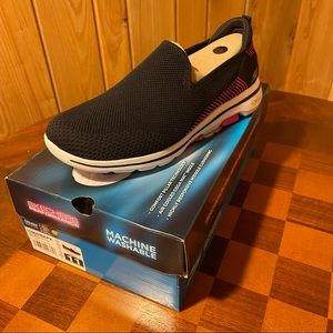 Ladies size 11 skechers